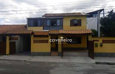 Imagem: A casa possui 4 Dormitórios, 4 Banheiros, 3 Vagas na garagem