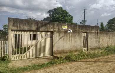 Imagem: A casa possui 2 Dormitórios, 2 Banheiros, 2 Vagas na garagem