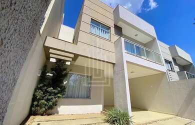 Imagem: A casa possui 2 Dormitórios, 3 Banheiros, 2 Vagas na garagem