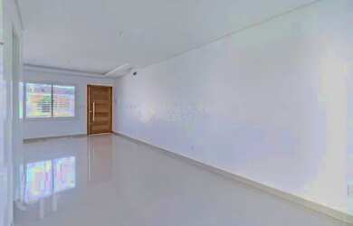 Imagem: A casa possui 3 Dormitórios, 1 Banheiro, 2 Vagas na garagem