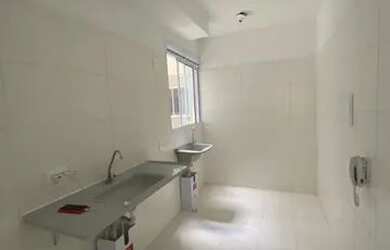 Imagem: O apartamento possui 2 Dormitórios, 1 Banheiro, 1 Vaga na garagem