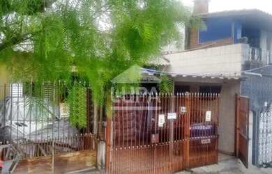 Imagem: A casa possui 5 Dormitórios, 5 Banheiros, 3 Vagas na garagem