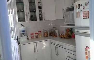 Imagem: A casa possui 2 Dormitórios, 1 Banheiro, 1 Vaga na garagem