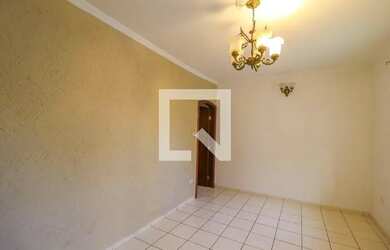 Imagem: A casa possui 3 Dormitórios, 2 Banheiros, 1 Vaga na garagem