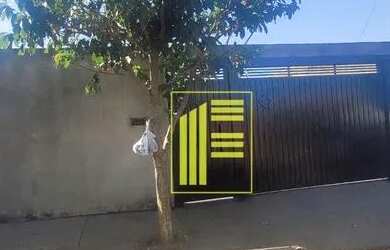 Imagem: A casa possui 2 Dormitórios, 1 Banheiro, 3 Vagas na garagem