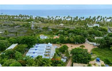 Imagem: A casa possui 3 Dormitórios, 3 Banheiros, 2 Vagas na garagem