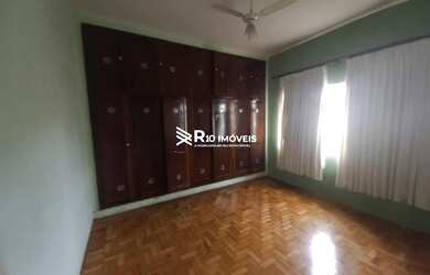 Imagem: A casa possui 3 Dormitórios, 2 Banheiros, 1 Vaga na garagem