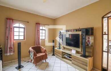 Imagem: A casa possui 2 Dormitórios, 2 Banheiros, 5 Vagas na garagem