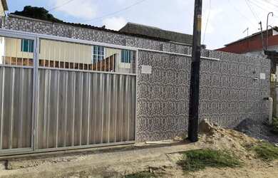 Imagem: A casa possui 2 Dormitórios, 1 Banheiro, 1 Vaga na garagem