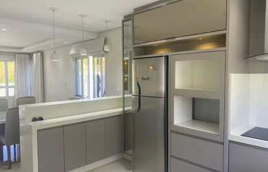 Imagem: A casa possui 3 Dormitórios, 3 Banheiros, 2 Vagas na garagem