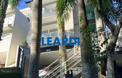 Imagem: A casa em condomínio possui 3 Dormitórios, 5 Banheiros, 2