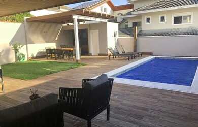 Imagem: A casa em condomínio possui 4 Dormitórios, 5 Banheiros, 2