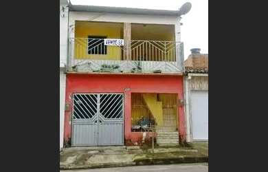 Imagem: A casa possui 4 Dormitórios, 2 Banheiros, 1 Vaga na garagem