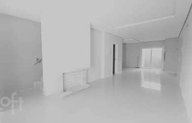 Imagem: A casa possui 2 Dormitórios, 1 Banheiro, 2 Vagas na garagem