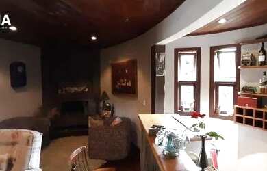 Imagem: A casa possui 3 Dormitórios, 5 Banheiros, 5 Vagas na garagem