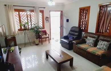 Imagem: A casa possui 3 Dormitórios, 4 Banheiros, 3 Vagas na garagem