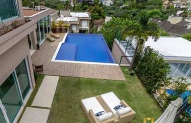 Imagem: A casa em condomínio possui 5 Dormitórios, 5 Banheiros, 3