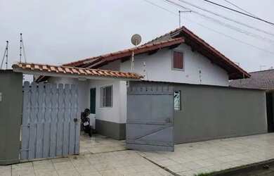 Imagem: A casa possui 2 Dormitórios, 2 Banheiros, 3 Vagas na garagem