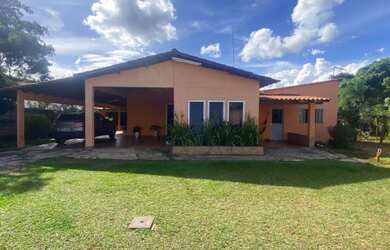 Imagem: A casa em condomínio possui 5 Dormitórios, 4 Banheiros, 5