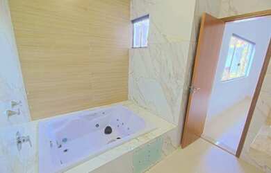 Imagem 15: Casa Térrea Alto Padrão / frente a Praça Goiânia