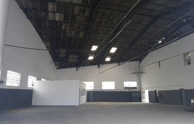 Imagem: O depósito possui 5 Vagas na garagem e 1070m² de Área e está