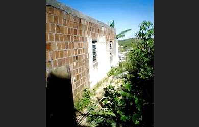 Imagem: A casa possui 3 Dormitórios, 1 Banheiro e 200m² de Área e