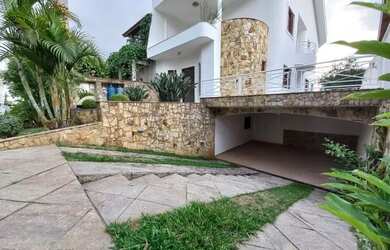 Imagem: A casa em condomínio possui 4 Dormitórios, 5 Banheiros, 4