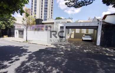 Imagem: A casa possui 4 Dormitórios, 5 Banheiros, 500m² de Área e