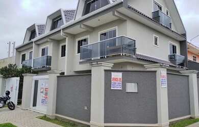 Imagem: A casa possui 4 Dormitórios, 3 Banheiros, 2 Vagas na garagem