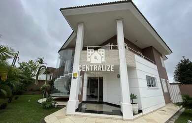 Imagem: A casa possui 4 Dormitórios, 1 Banheiro, 4 Vagas na garagem