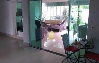 Imagem: A casa em condomínio possui 4 Dormitórios, 5 Banheiros, 4