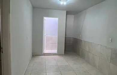 Imagem: A casa possui 3 Dormitórios, 2 Banheiros, 3 Vagas na garagem