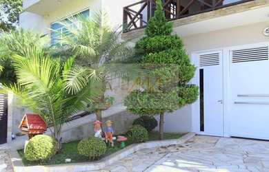 Imagem: A casa em condomínio possui 4 Dormitórios, 5 Banheiros, 5