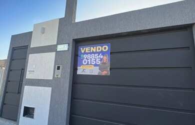 Imagem: A casa possui 2 Dormitórios, 2 Banheiros, 2 Vagas na garagem