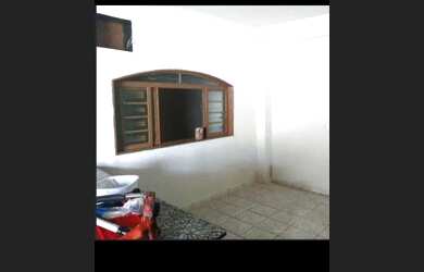 Imagem: A casa possui 2 Dormitórios, 2 Banheiros, 2 Vagas na garagem