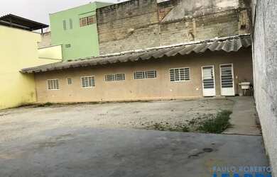 Imagem: A casa possui 1 Dormitório, 1 Banheiro, 1 Vaga na garagem e