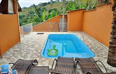 Imagem: A casa à venda possui 2 Dormitórios, 2 Banheiros, 5 Vagas