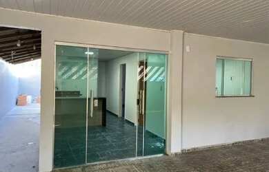 Imagem: A casa possui 2 Dormitórios, 1 Banheiro e está localizado