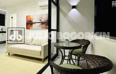 Imagem: O apartamento possui 2 Dormitórios, 2 Banheiros e 70m² de