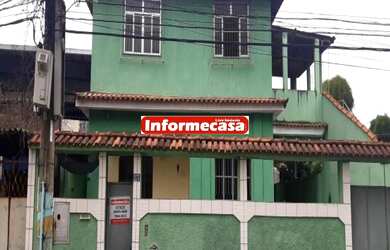 Imagem: A casa possui 4 Dormitórios, 2 Banheiros, 3 Vagas na garagem