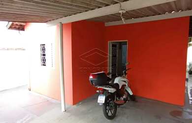 Imagem: A casa possui 2 Dormitórios, 1 Banheiro, 2 Vagas na garagem