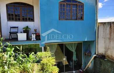 Imagem: A casa possui 3 Dormitórios, 1 Banheiro, 1 Vaga na garagem