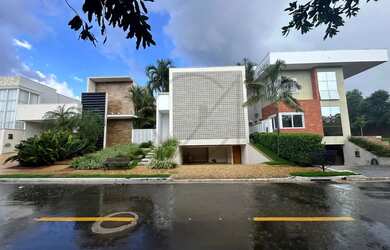 Imagem: A casa possui 4 Dormitórios, 5 Banheiros, 312m² de Área e