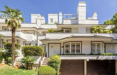 Imagem: A casa em condomínio possui 3 Dormitórios, 5 Banheiros, 4