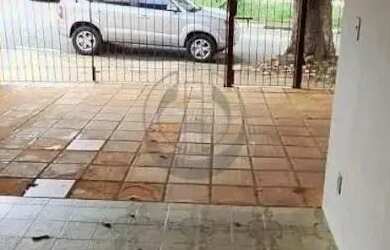 Imagem: O depósito possui 5 Vagas na garagem, 194m² de Área e está