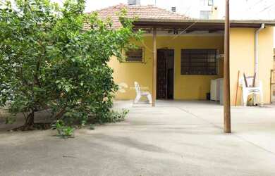 Imagem: A casa possui 3 Dormitórios, 2 Banheiros, 4 Vagas na garagem