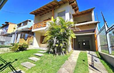 Imagem: A casa possui 3 Dormitórios, 4 Banheiros, 4 Vagas na garagem