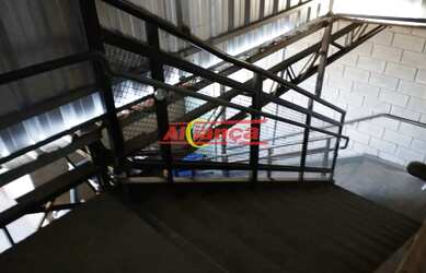 Imagem: O depósito possui 4 Vagas na garagem, 380m² de Área e está