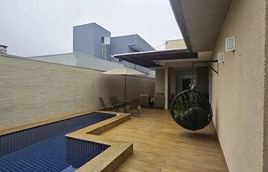 Imagem: A casa em condomínio possui 3 Dormitórios, 4 Banheiros, 4