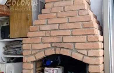 Imagem: A casa possui 3 Dormitórios, 2 Banheiros, 2 Vagas na garagem